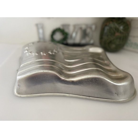 Wilton Cake Pan Mold 1974 American Flag Stars & Stripes 2105-183 11.5"X9"X2" Vtg - Picture 3 of 16